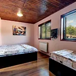 House Maya * Trjavna