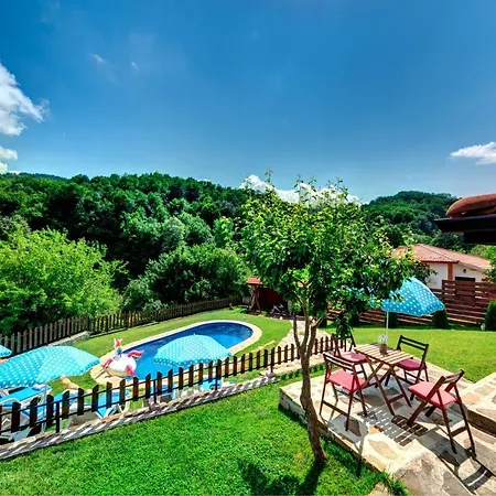 House Maya Guest house *