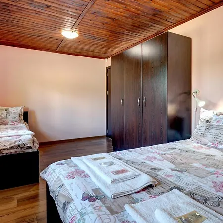 House Maya Pensiune *
