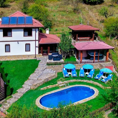 House Maya Pensiune Treavna