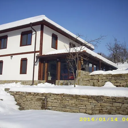 House Maya Pensiune Treavna