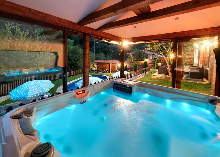 House Maya Pensjonat *